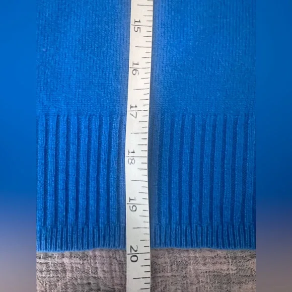 NEW J Crew Cashmere shrunken V-neck sweater - Picture 7 of 9